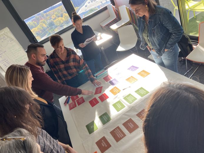 "We are really struck when we discover the cards": the fresco of equity, an original workshop for gender equality in Montpellier