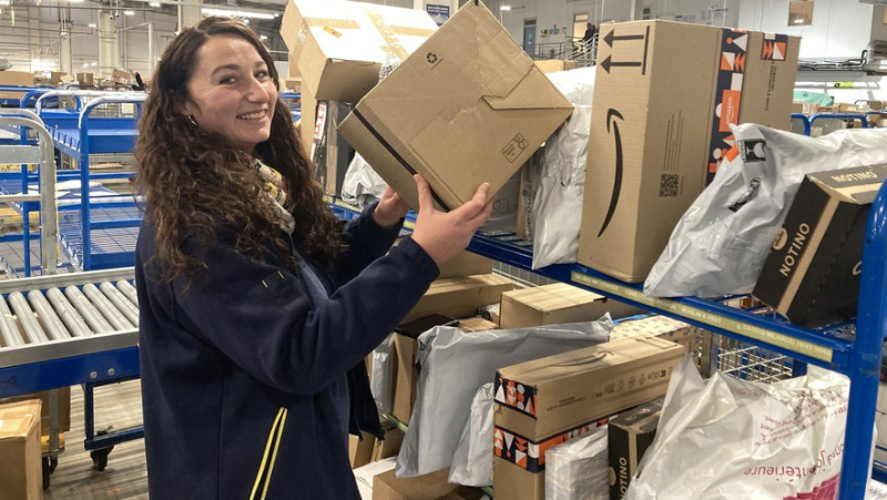 Christmas excitement at the La Poste “Parcel-Mail Services” platform in Vendres: up to 6,000 parcels pass through each day