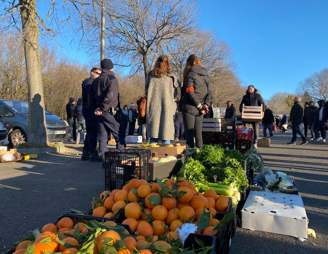 A week after the mortar attacks on the wild market in La Paillade, the police intervene and seize fruit and vegetables