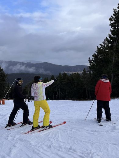 A little, a lot of snow… From the Pyrenees to the Cévennes, ski resorts are in the starting blocks