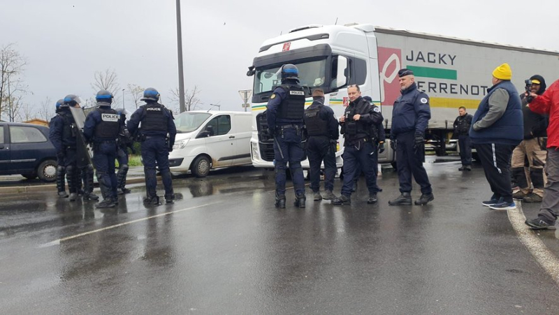 Farmers&#39; raid on the Méridienne area in Béziers and tension with the police