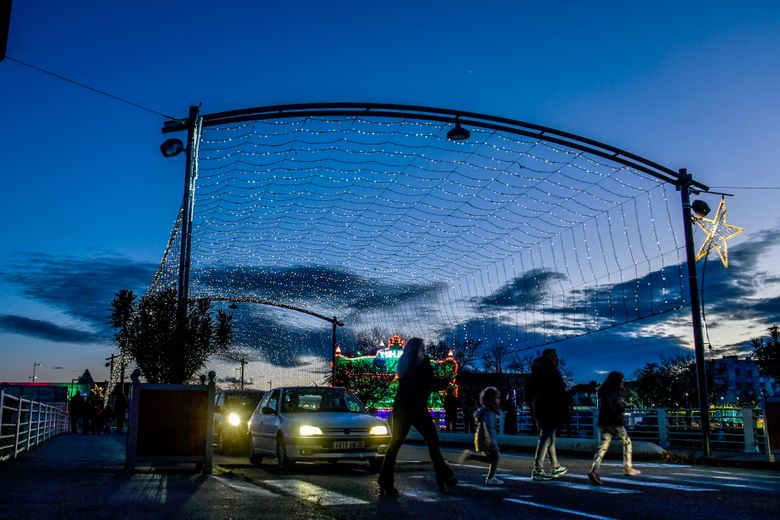 Valses de lumières étoilées dans la nuit de la capitale des Cévennes