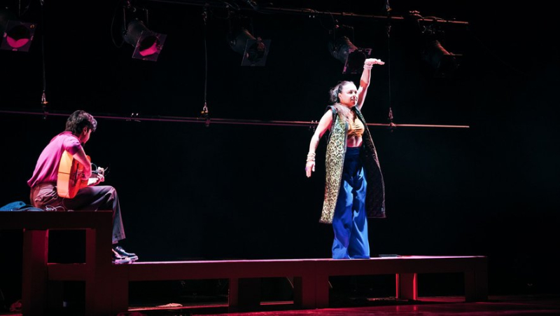 Rocío Molina at the Flamenco Festival of Nîmes, self-portrait with three guitars