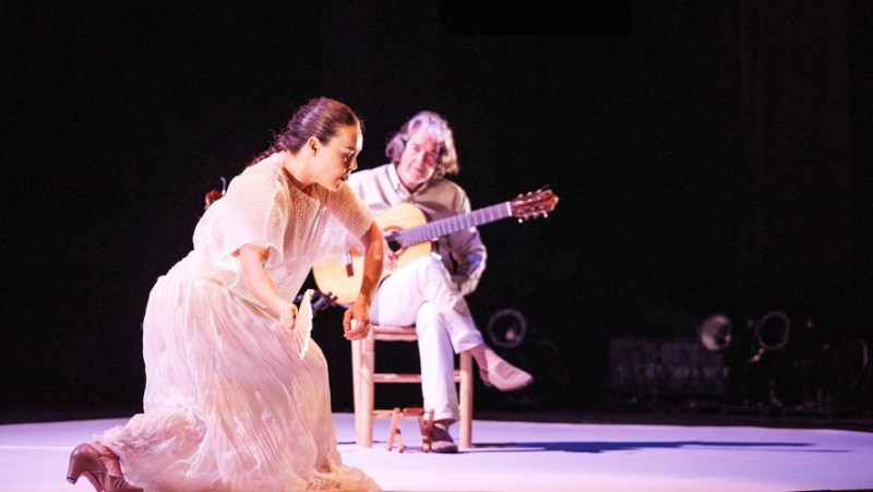 Rocío Molina at the Flamenco Festival of Nîmes, self-portrait with three guitars