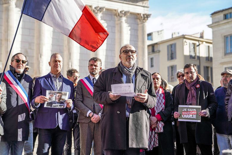 "Dix ans déjà…" une centaine de personnes réunies à Nîmes pour commémorer les attentats de Charlie Hebdo et de l’Hyper Cacher