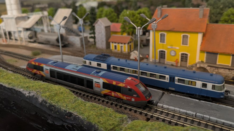 Passionné de trains depuis l’enfance, Cyril Portefaix fabrique des maquettes de gare ultra-détaillées