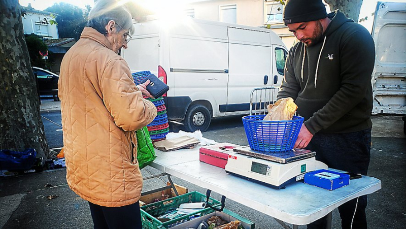 In Lespignan, market gardener Axel Garcia promotes the short circuit to his customers