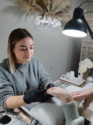 In the village of Saint-Nazaire, Sophie Nail studio has changed address