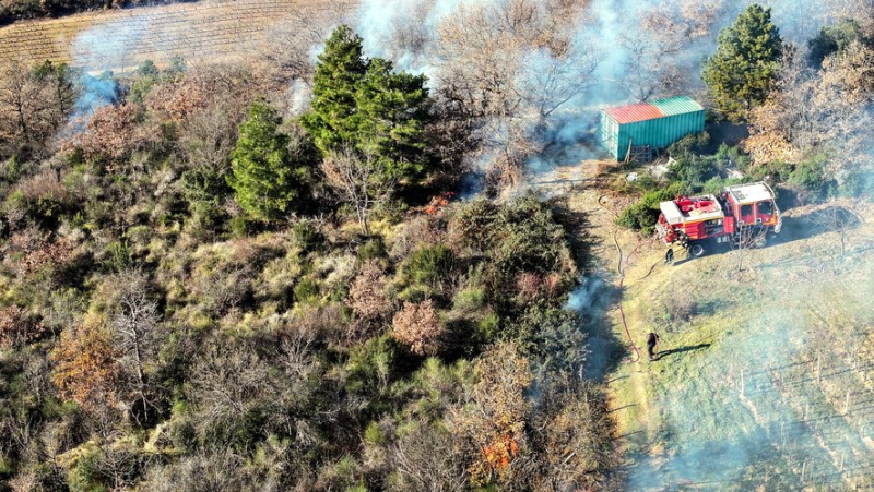 Controlled burning operation: these firefighters from SDIS 34 who direct winter fires to prevent summer fires