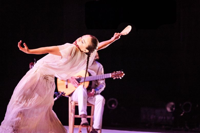 Rocío Molina at the Flamenco Festival of Nîmes, self-portrait with three guitars