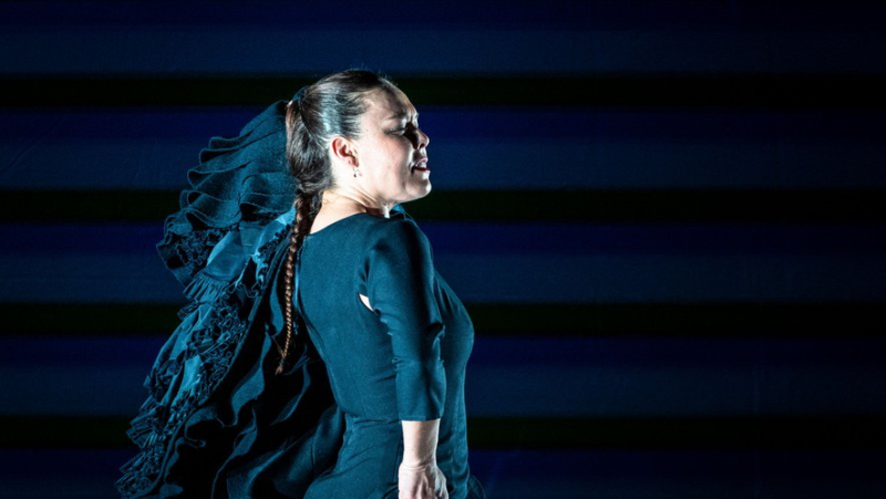 Rocío Molina at the Flamenco Festival of Nîmes, self-portrait with three guitars