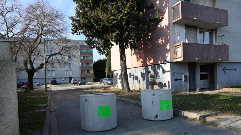 Bagnols-sur-Cèze : aux Escanaux, le maire fait installer des blocs de béton, solution précaire pour contrer le trafic de drogue