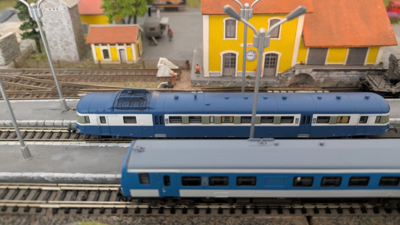 Passionné de trains depuis l’enfance, Cyril Portefaix fabrique des maquettes de gare ultra-détaillées