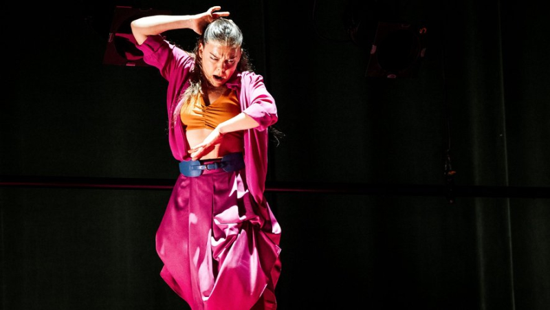 Rocío Molina at the Flamenco Festival of Nîmes, self-portrait with three guitars