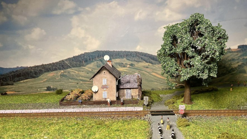 Passionné de trains depuis l’enfance, Cyril Portefaix fabrique des maquettes de gare ultra-détaillées