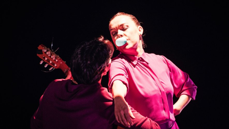 Rocío Molina at the Flamenco Festival of Nîmes, self-portrait with three guitars