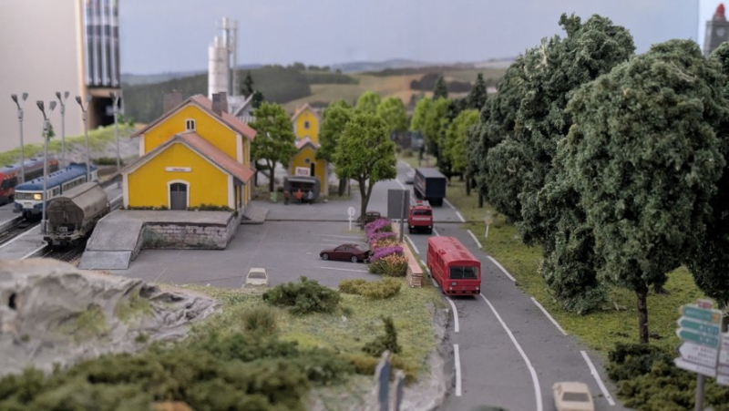 Passionné de trains depuis l’enfance, Cyril Portefaix fabrique des maquettes de gare ultra-détaillées