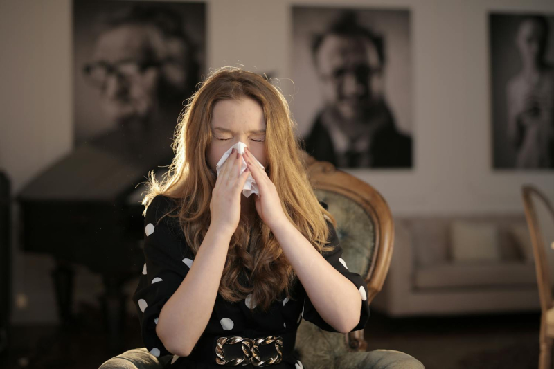 Sneezing: Why does our body need it ?