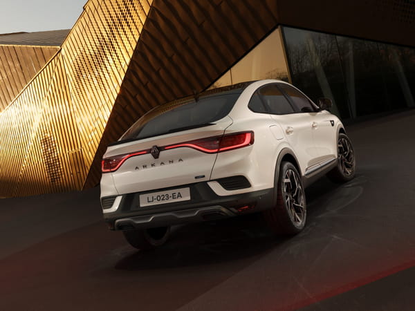 Renault Arkana: lower prices and new look for the coupe SUV