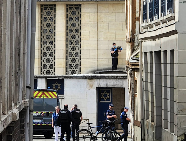 Attack on a synagogue in Rouen: who is the attacker shot dead by the police ?