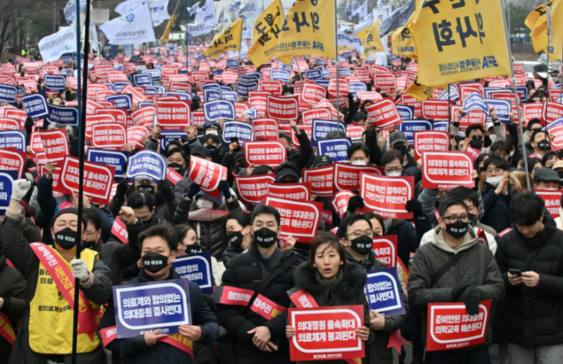 South Korea: thousands of doctors demonstrate, the standoff with the authorities continues