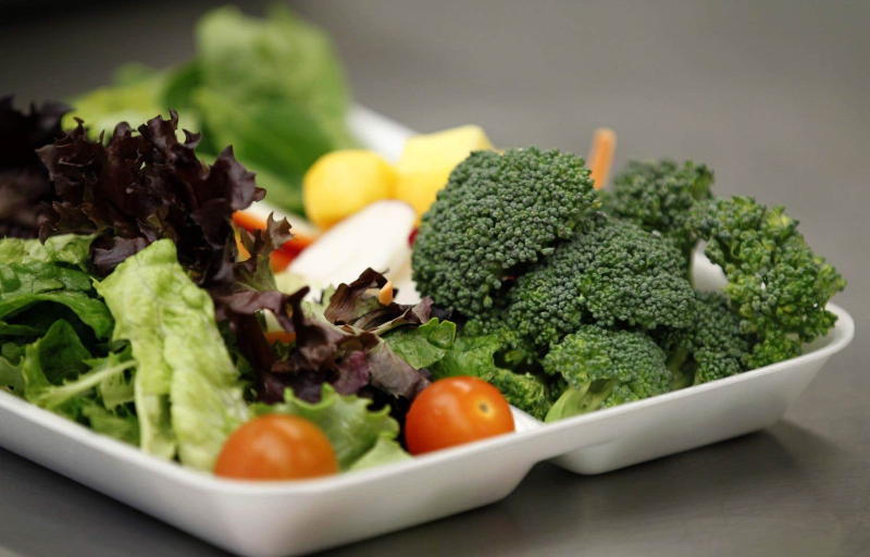 The federal government wants to launch its school feeding program next year